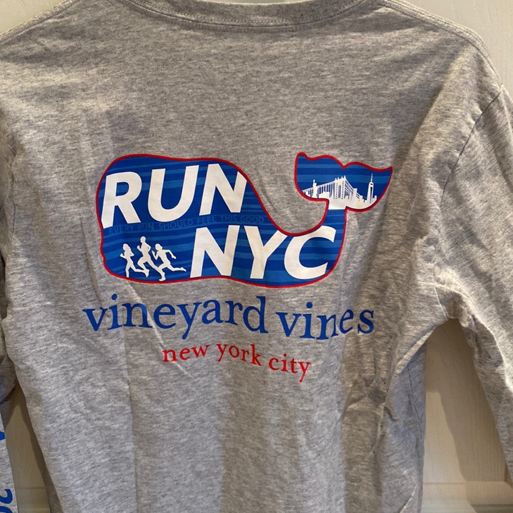 Men’s Vineyard Vines Run NYC Long Sleeve Tshirt- XS